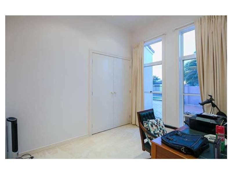 6 The Sovereign Mile, Sovereign Islands QLD 4216