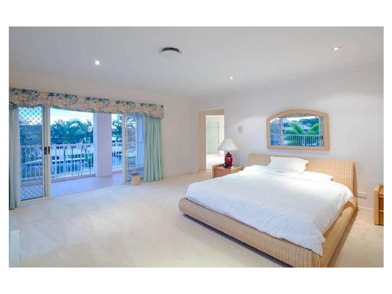 6 The Sovereign Mile, Sovereign Islands QLD 4216