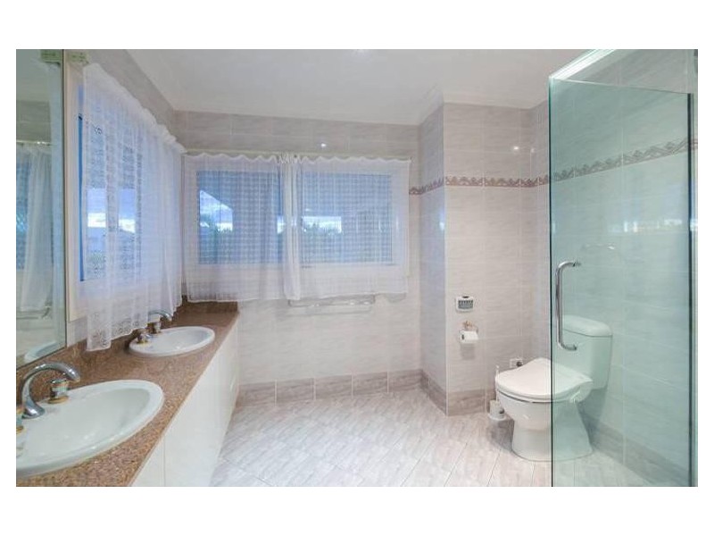 6 The Sovereign Mile, Sovereign Islands QLD 4216