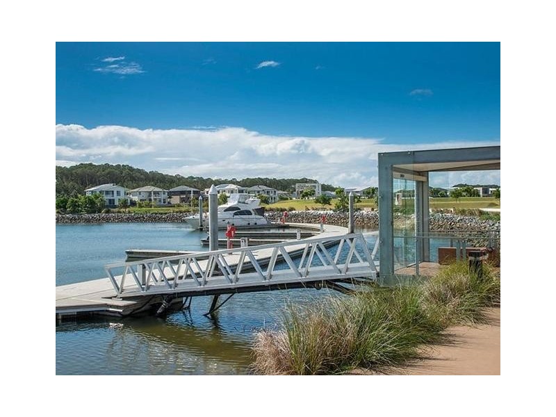 6 Keelson Crescent, Hope Island QLD 4212