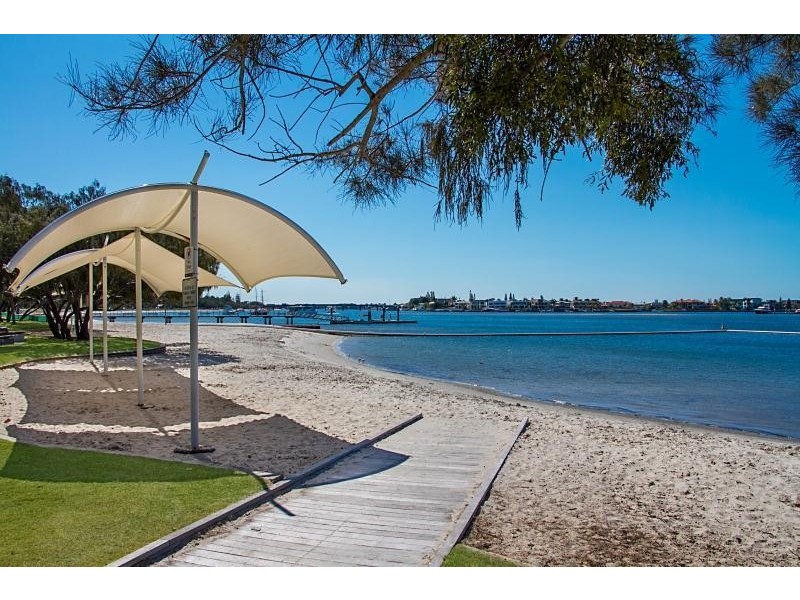 303/14 Bruce Avenue, Paradise Point QLD 4216