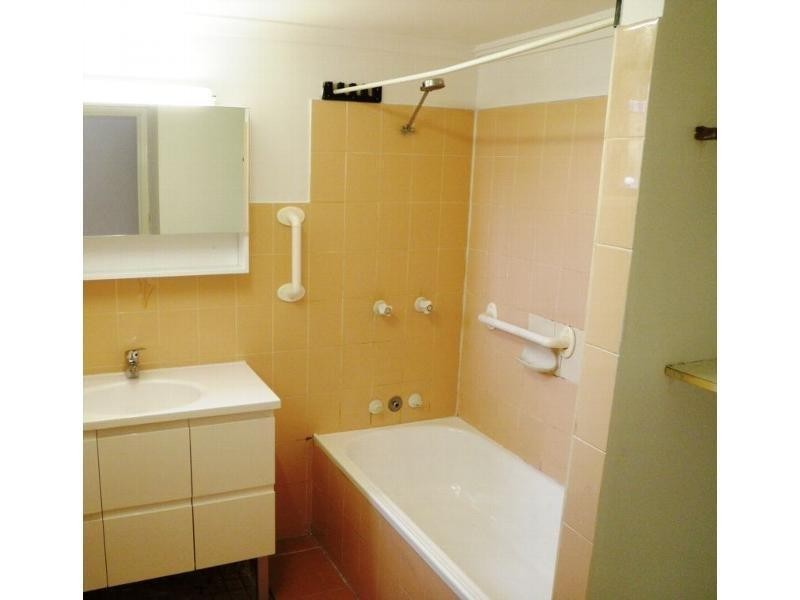 1/21 Deagon Drive, Runaway Bay QLD 4216