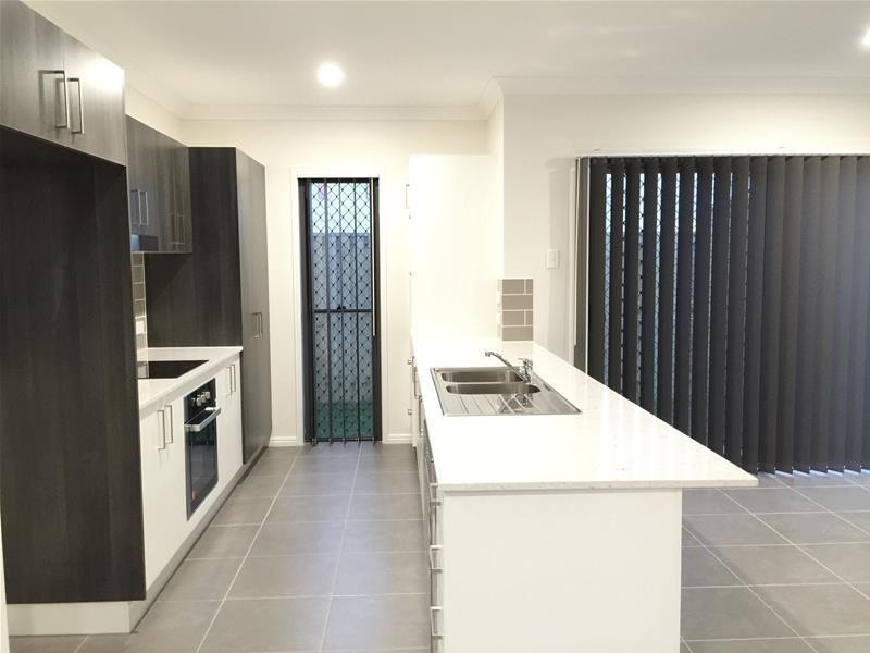 26 Viewline Terrace, Hope Island QLD 4212