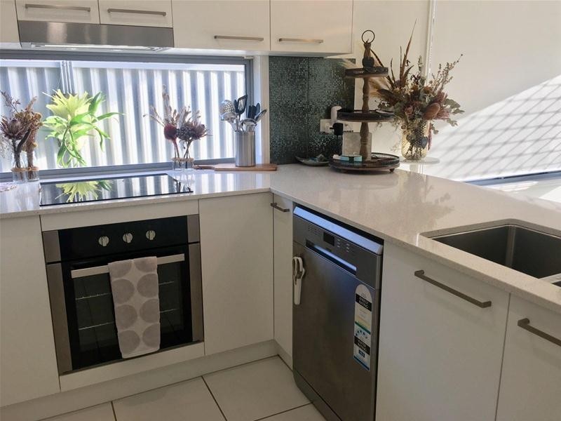 6 Ferretti Crescent, Hope Island QLD 4212