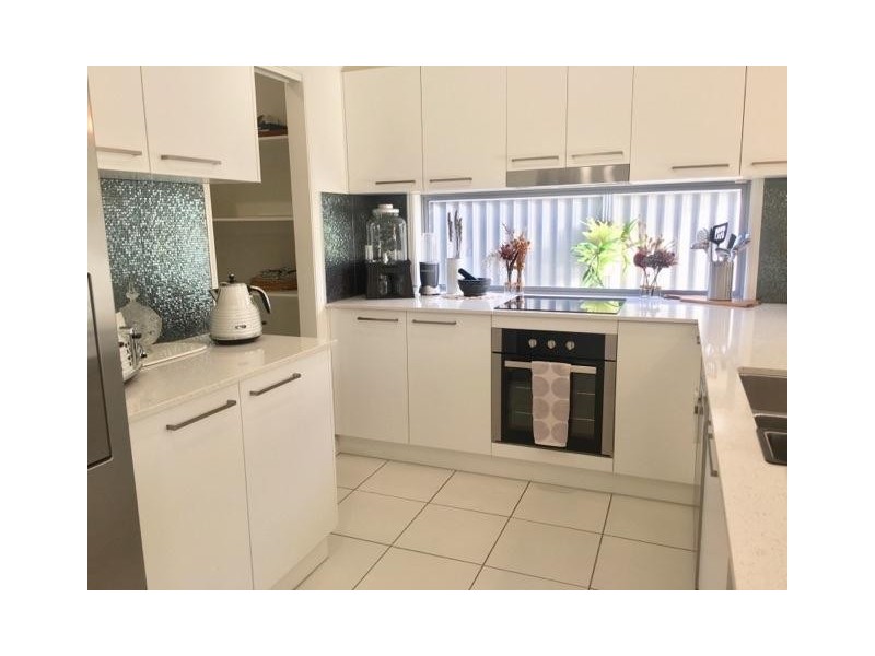 6 Ferretti Crescent, Hope Island QLD 4212