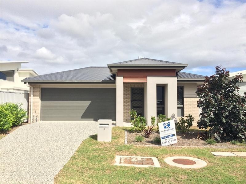 4 Ferretti Crescent, Hope Island QLD 4212