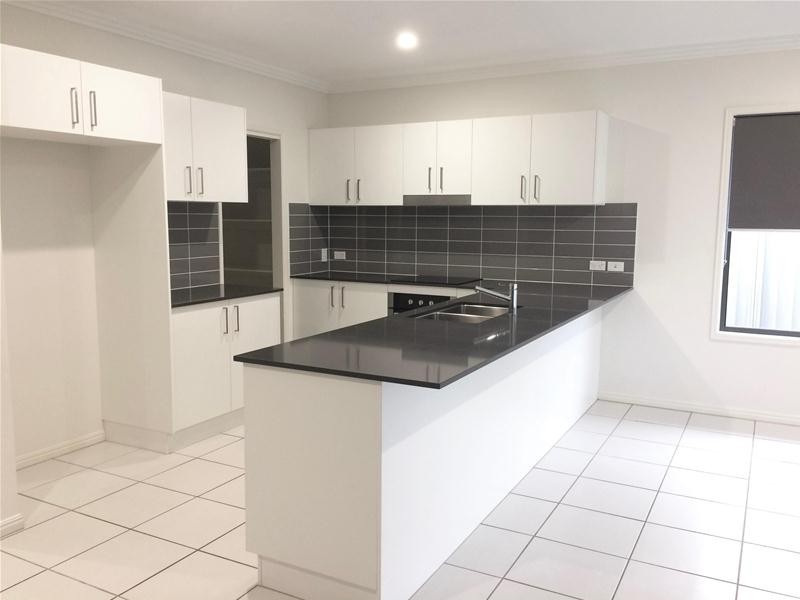 4 Ferretti Crescent, Hope Island QLD 4212