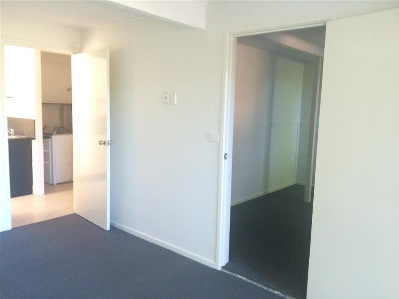 2/4 Lara Avenue, Southport QLD 4215