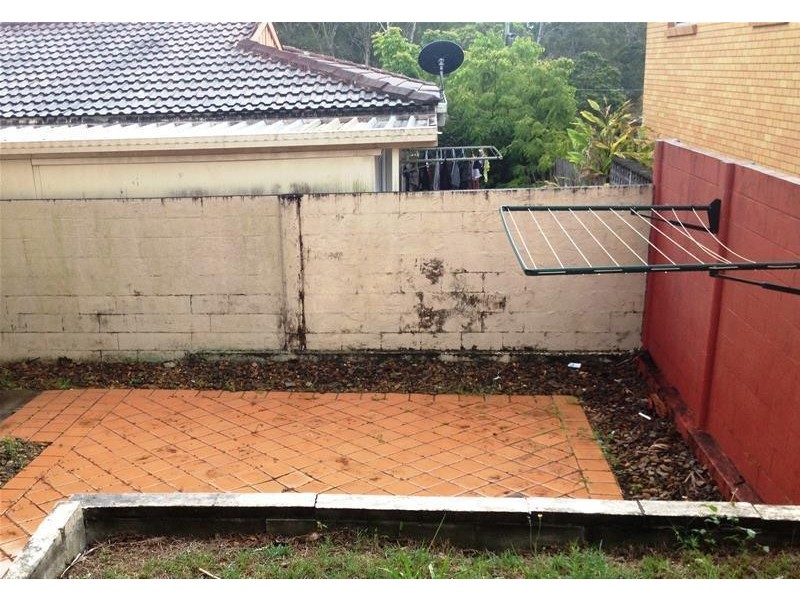 2/4 Lara Avenue, Southport QLD 4215