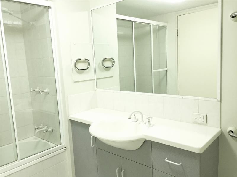 8/1 Poinsettia Avenue, Hollywell QLD 4216