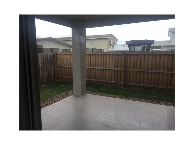 37 North Quay Circuit, Hope Island QLD 4212