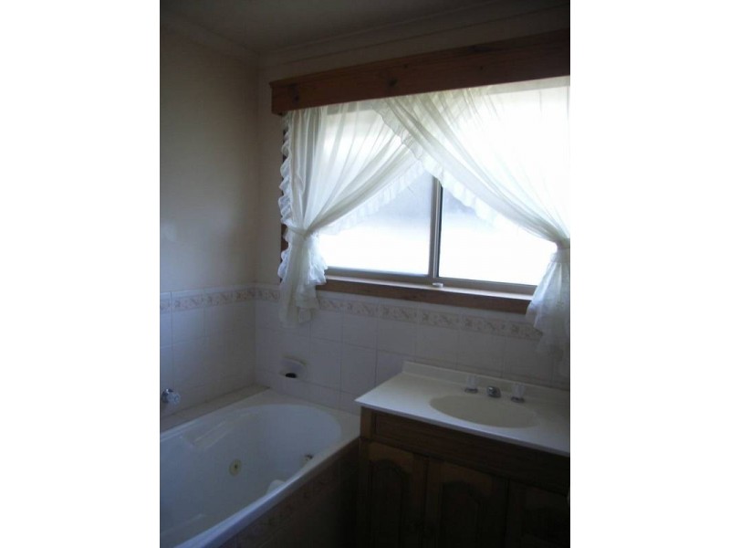 15 Whitehead Court, Altona Meadows VIC 3028