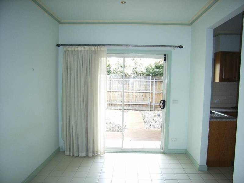 2/11-13 Arras Street, Spotswood VIC 3015