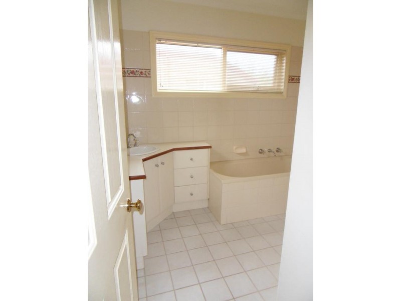 4/1 Stephenson Street, Spotswood VIC 3015