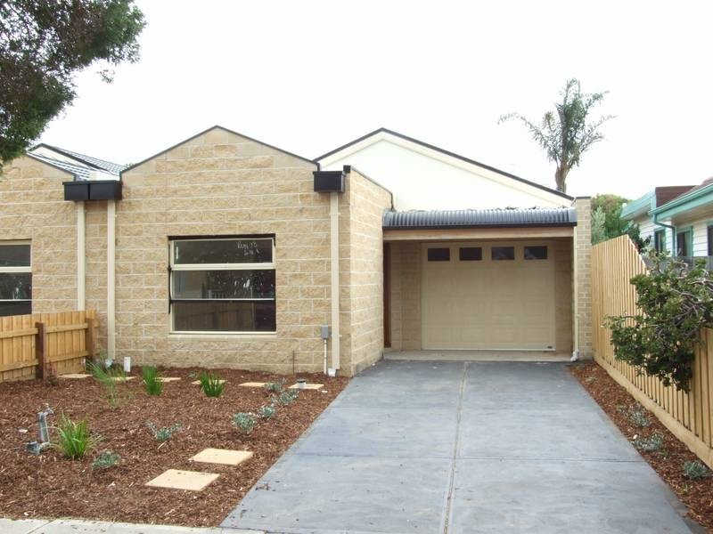 2/15 Gordon Street, Newport VIC 3015