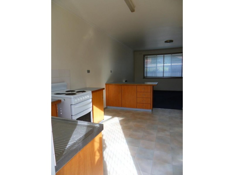 2/80 Saltley Street, Spotswood VIC 3015