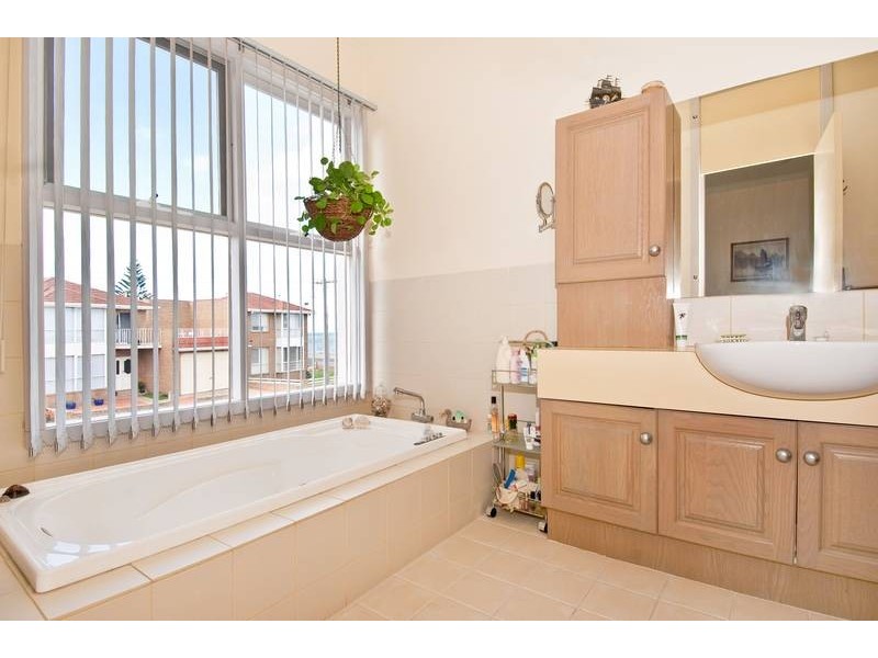 99b Esplanade, Altona VIC 3018