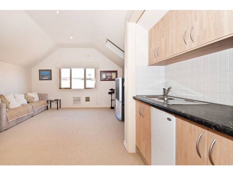 12 Breadalbane Place, Newport VIC 3015