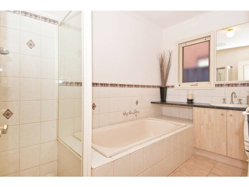 12 Breadalbane Place, Newport VIC 3015