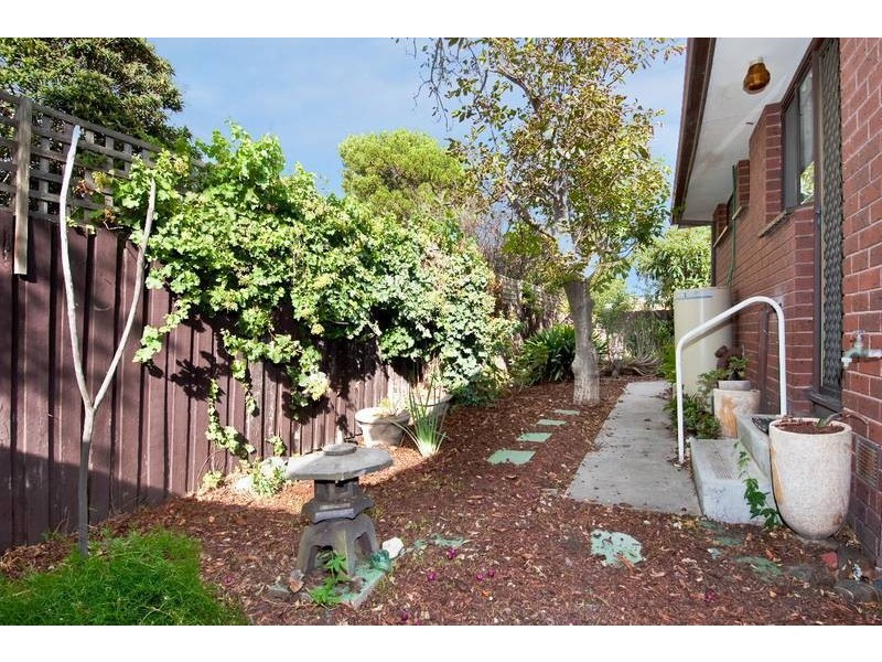 2/9 David Street, Altona VIC 3018