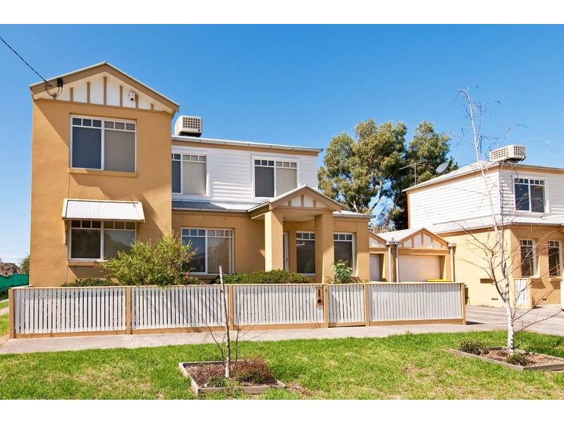 8 Sutton Street, South Kingsville VIC 3015