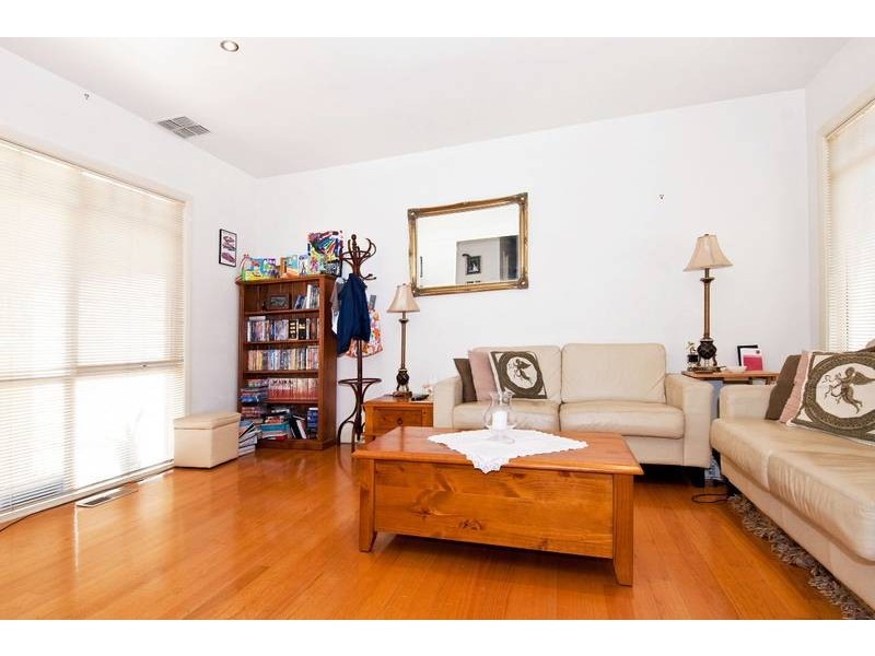 8 Sutton Street, South Kingsville VIC 3015