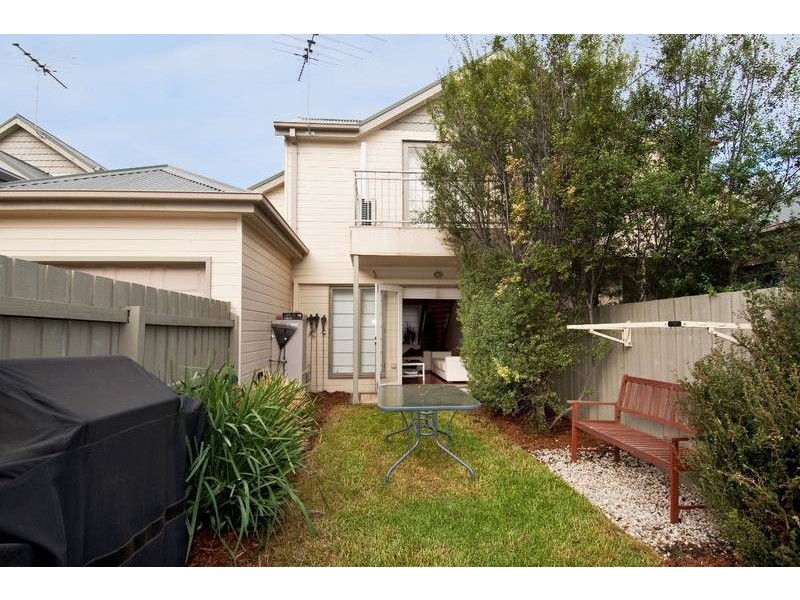 2/59-61 Elizabeth Street, Newport VIC 3015