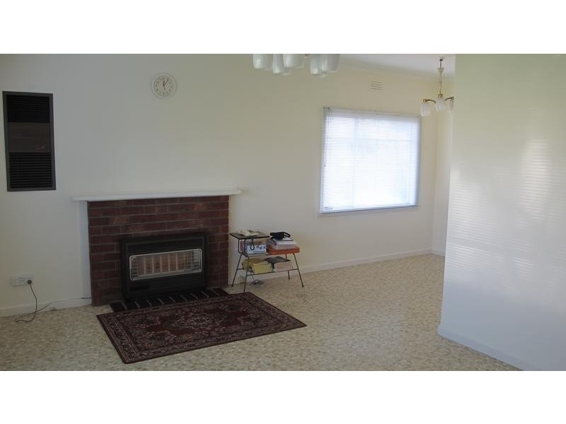 24 Almond Avenue, Brooklyn VIC 3012