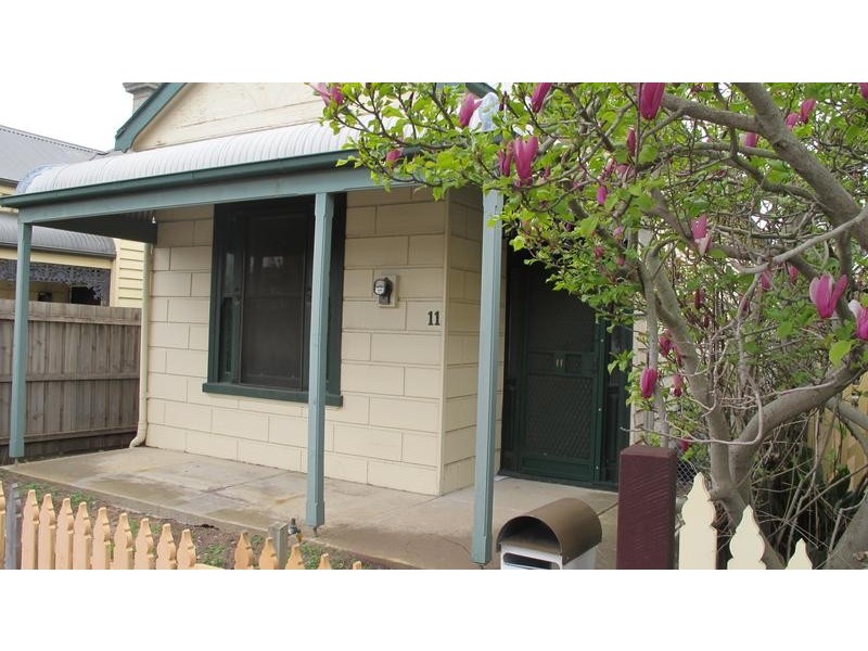 11 Pentland Parade, Seddon VIC 3011