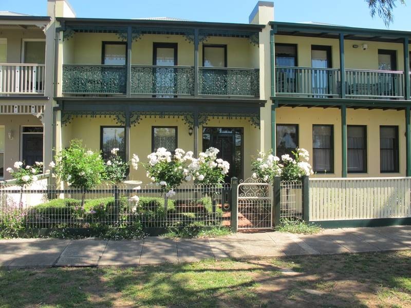 10 John Liston Drive, Newport VIC 3015