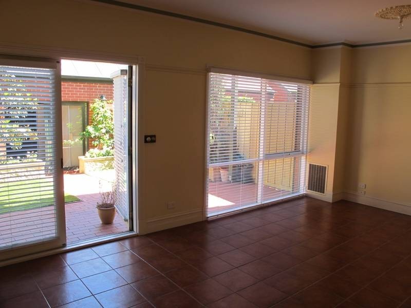 10 John Liston Drive, Newport VIC 3015