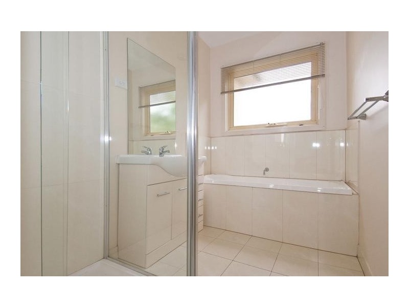 1/9 Sutton Avenue, Altona North VIC 3025