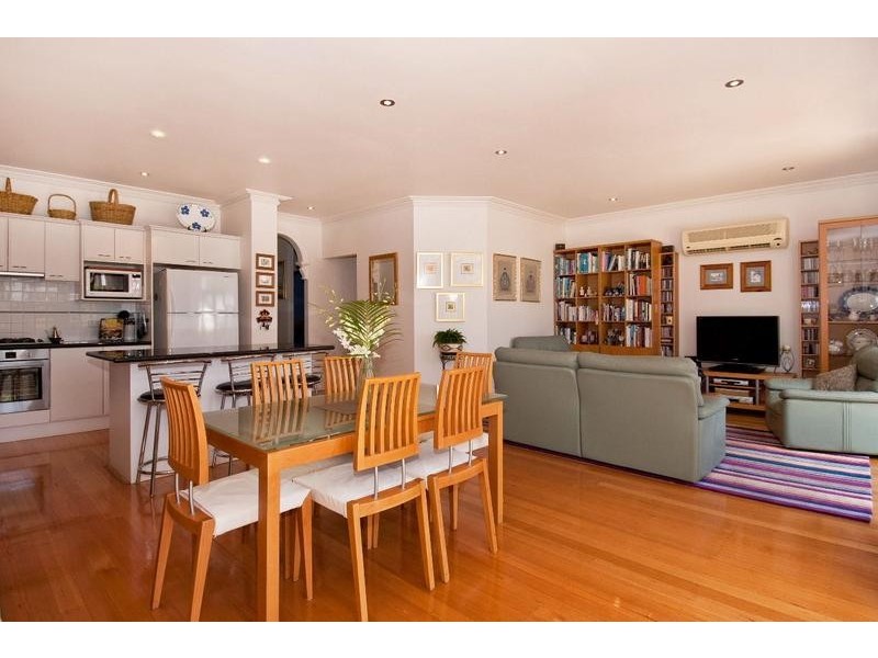 16 Breadalbane Place, Newport VIC 3015