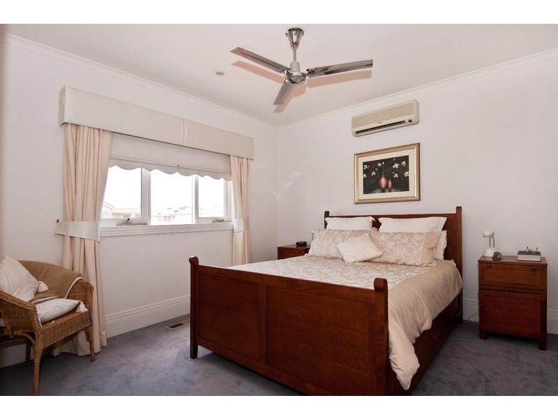 16 Breadalbane Place, Newport VIC 3015