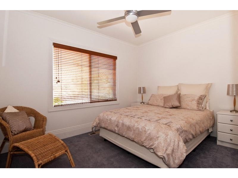 16 Breadalbane Place, Newport VIC 3015