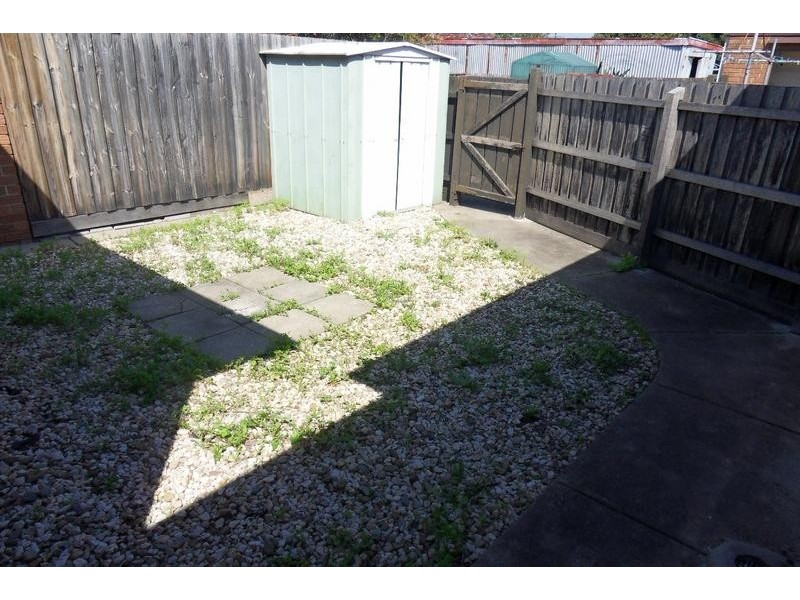 1b Ronald Avenue, Altona North VIC 3025