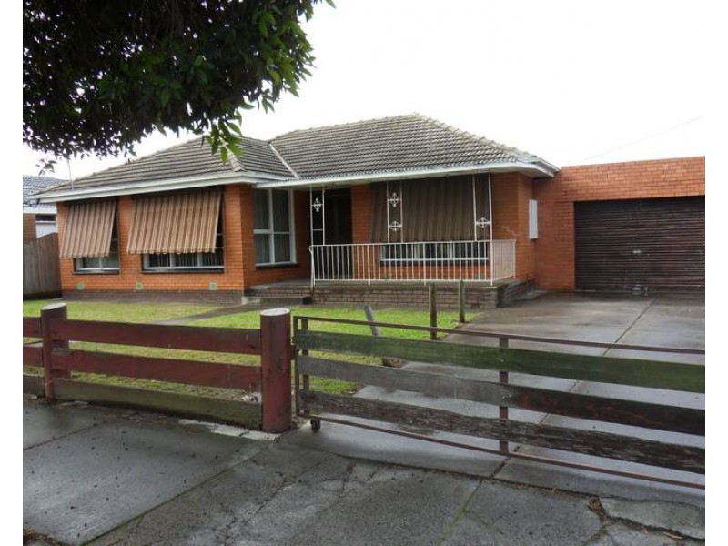 17 Stapley Crescent, Altona North VIC 3025