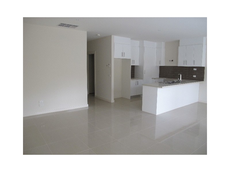 3/5 Little Street, Altona North VIC 3025