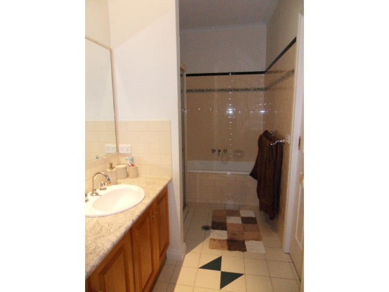 2/11-13 Arras Street, Spotswood VIC 3015