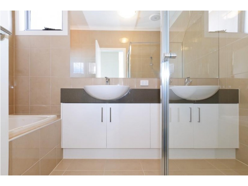 1/130 Woods Street, Newport VIC 3015