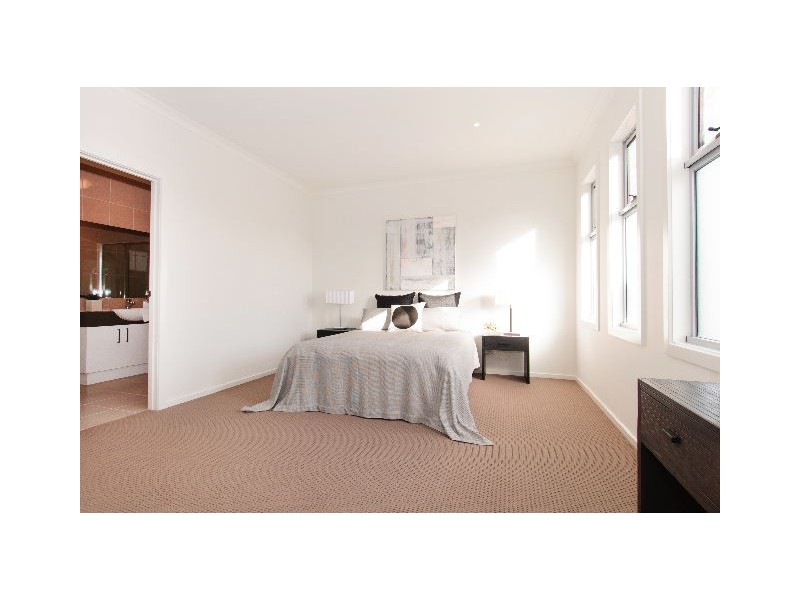 2/130 Woods Street, Newport VIC 3015