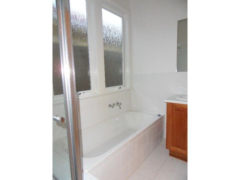 96 Farm Street, Newport VIC 3015