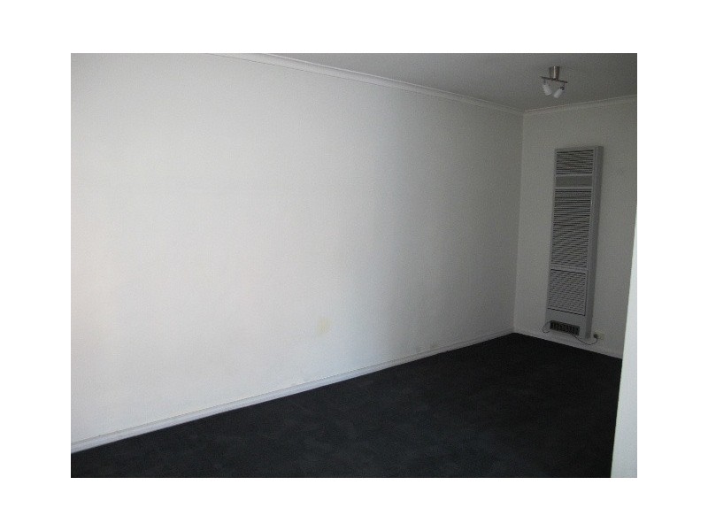 2/10 Blenheim Road, Newport VIC 3015