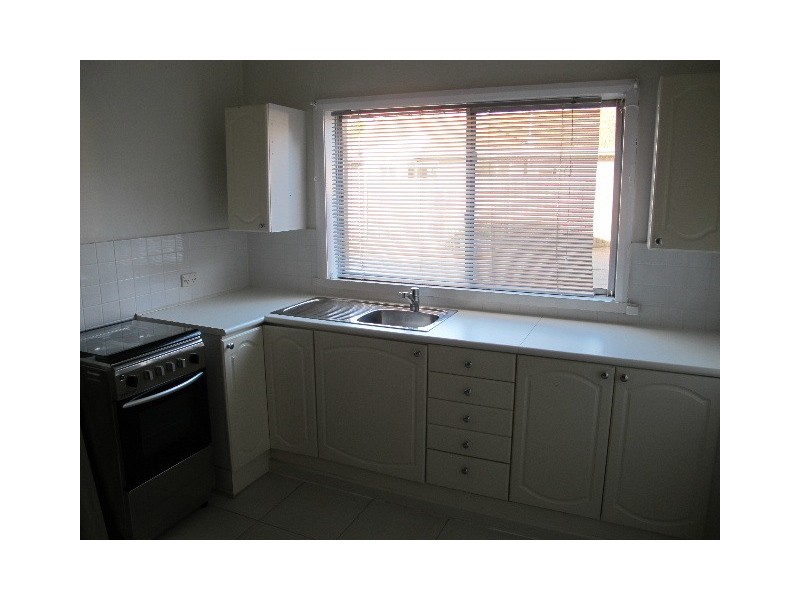 2/10 Blenheim Road, Newport VIC 3015