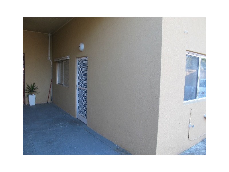 2/10 Blenheim Road, Newport VIC 3015