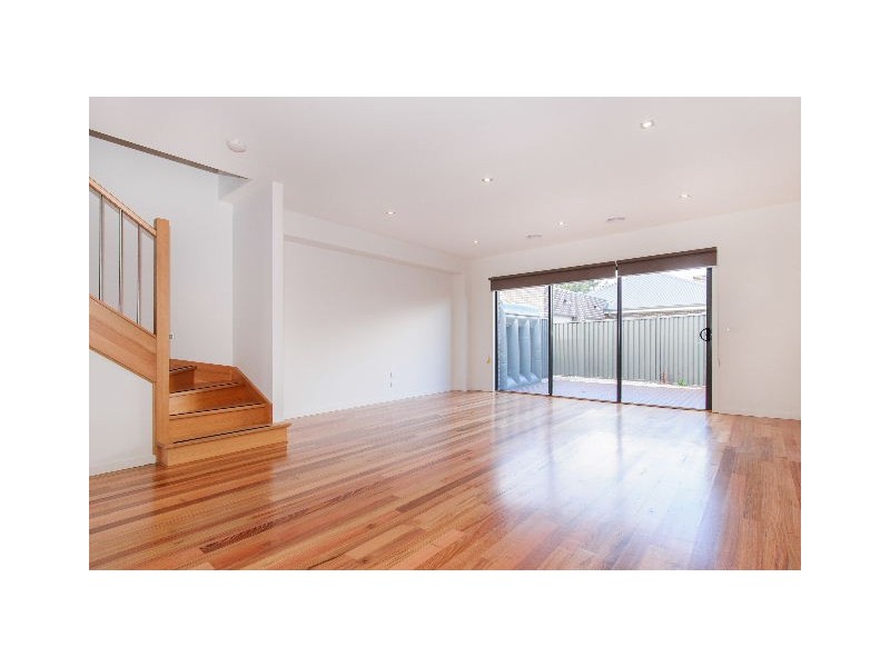 2/10 Laurie Street, Newport VIC 3015