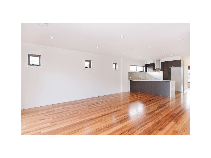 2/10 Laurie Street, Newport VIC 3015