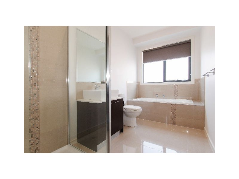 2/10 Laurie Street, Newport VIC 3015