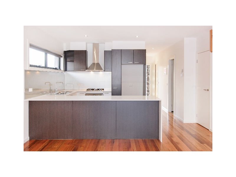 2/10 Laurie Street, Newport VIC 3015