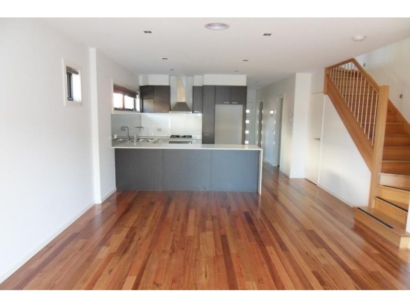 2/10 Laurie Street, Newport VIC 3015